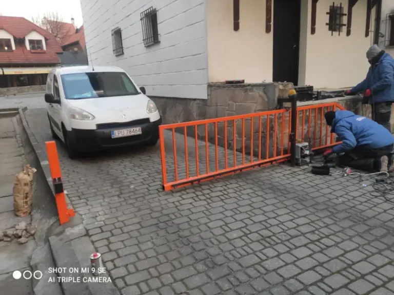 Montaż napędu bramy przesuwnej - profesjonalna automatyka bramowa.